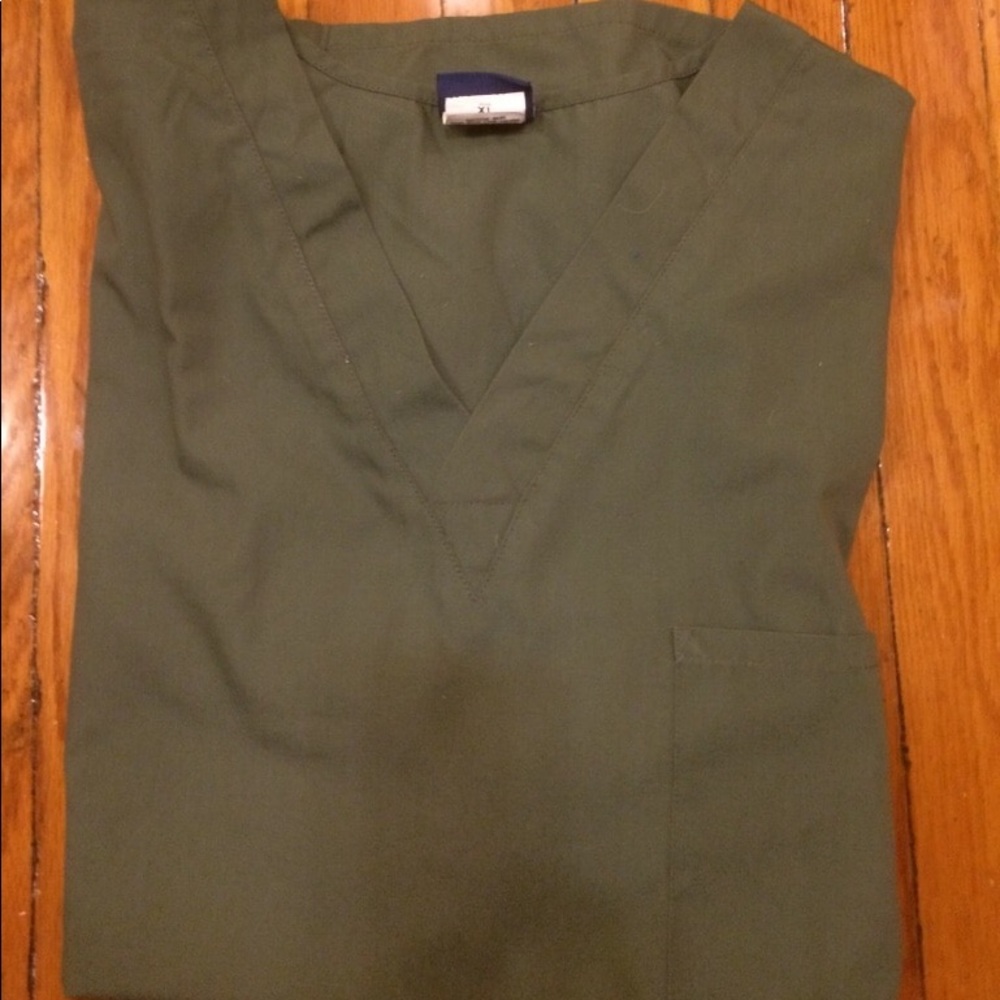 Men’s Cherokee Scrub top
